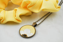 Ladda upp bild till gallerivisning, Wildflower Necklace Light Yellow Medium
