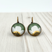 Ladda upp bild till gallerivisning, Wildflower Hanging Earring Linden Green
