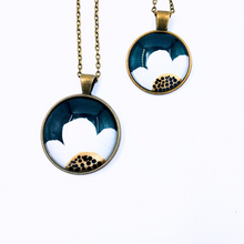 Ladda upp bild till gallerivisning, Wildflower Necklace Teal Large
