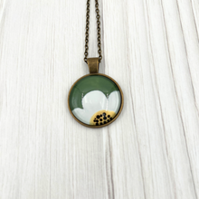 Ladda upp bild till gallerivisning, Wildflower Necklace Linden Green Medium
