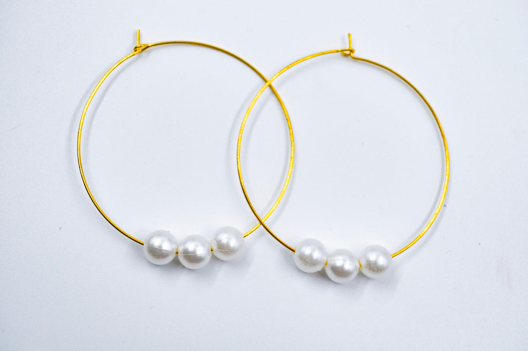 Gold hoops 3 pearls