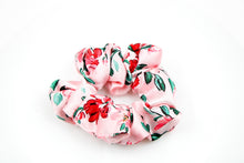 Ladda upp bild till gallerivisning, Scrunchie Roses
