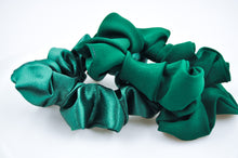 Ladda upp bild till gallerivisning, Scrunchie, Forest green
