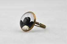 Ladda upp bild till gallerivisning, Wildflower Ring White/black
