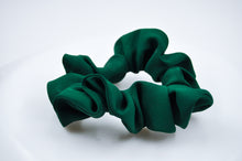 Ladda upp bild till gallerivisning, Scrunchie, Forest green
