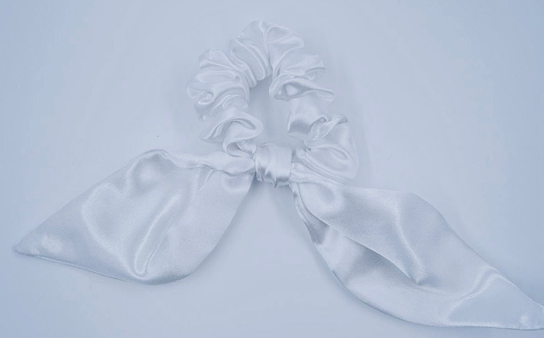 Bow scrunchie white