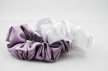 Ladda upp bild till gallerivisning, Scrunchie Pastel Lavender Purple Satin
