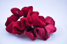 Ladda upp bild till gallerivisning, Scrunchie, Darkred satin
