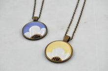 Ladda upp bild till gallerivisning, Wildflower Necklace Light Yellow Medium
