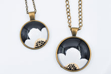 Ladda upp bild till gallerivisning, Wildflower Necklace Black Large
