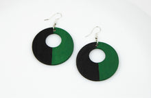 Ladda upp bild till gallerivisning, Wood Earring Loop Green/black
