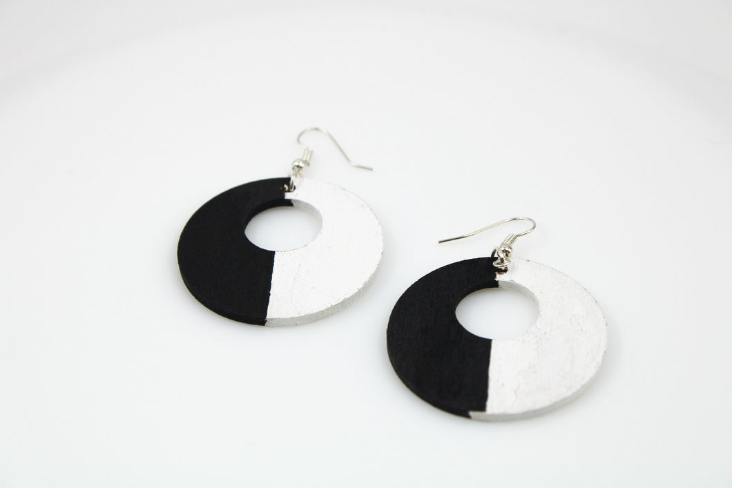 Wood Earring Loop White/black