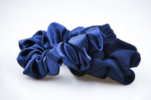 Ladda upp bild till gallerivisning, Scrunchie, Marinblue
