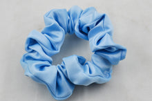 Ladda upp bild till gallerivisning, Scrunchie Pastel Blue Satin
