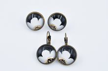 Ladda upp bild till gallerivisning, Wildflower Hanging Earring Black
