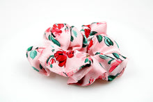 Ladda upp bild till gallerivisning, Scrunchie Roses
