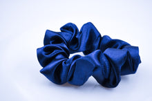 Ladda upp bild till gallerivisning, Scrunchie, Marinblue satin
